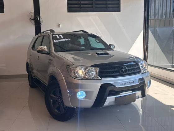 TOYOTA HILUX SW4 3.0 SRV 4X4 7 LUGARES 16V TURBO INTERCOOLER DIESEL 4P AUTOMÁTICO